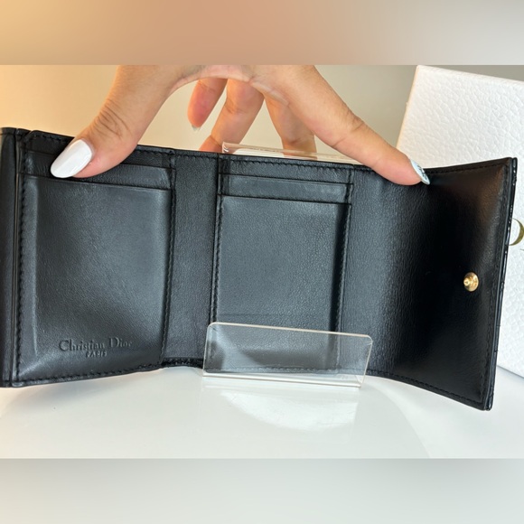 🖤✨SOLD✨🖤 ($740 Retail) Lady Dior Black Patent Lotus Wallet - Picture 6 of 6